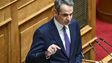 Le Premier ministre grec Kyriakos Mitsotakis au Parlement, le 2 avril 2025 à Athènes