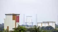 La fusée Ariane 6 sur son pas de tir le 6 mars 2025 au centre spatial guyanais à Kourou