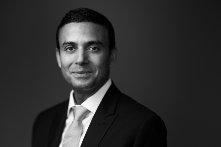 L'homme d'affaires et investisseur indien, fondateur et PDG d'ARISE IIP, Gagan Gupta, pose lors d'une séance photo dans son bureau à Paris le 16 juin 2026
