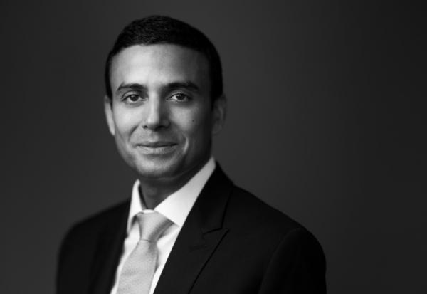 L'homme d'affaires et investisseur indien, fondateur et PDG d'ARISE IIP, Gagan Gupta, pose lors d'une séance photo dans son bureau à Paris le 16 juin 2026