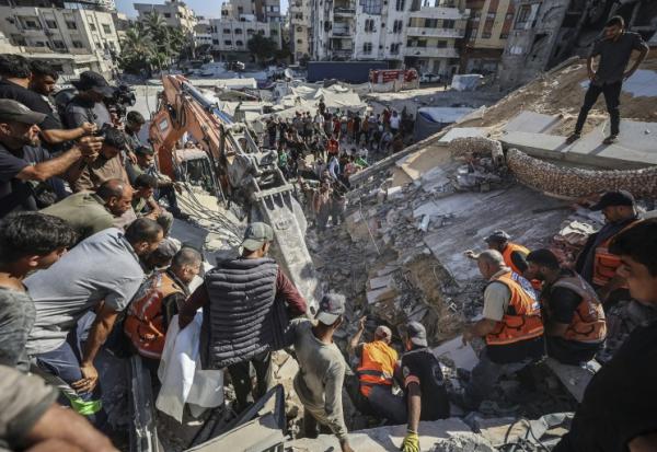 Les secours interviennent sur un immeuble détruit près de Gaza city le 16 septembre 2026