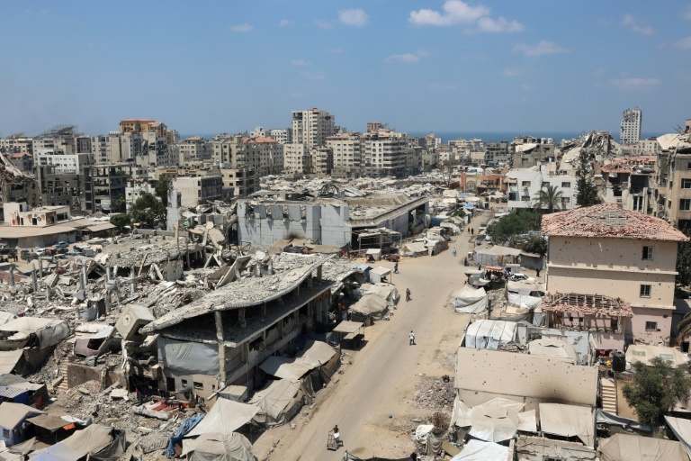 Vue générale de bâtiments détruit à Gaza, le 18 août 2025
