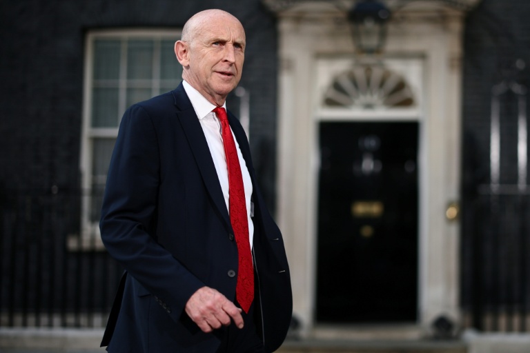 L'ancien ministre britannique de la Défense, John Healey, quitte le 10 Downing Street à Londres, le 20 juillet 2026, alors que les nominations au gouvernement sont en cours après l'accession d'Andy Burnham au poste de Premier ministre britannique