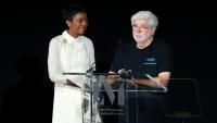 Les cofondateurs du Lucas Museum of Narrative Art, Mellody Hobson (gauche) et George Lucas au cours d'une présentation à la presse du musée à Los Angeles, le 2 septembre 2026