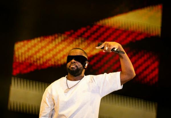 le chanteur et rappeur congolais Gims sur la scène du festival de rap Golden Coast à Corcelles-les-Monts, près de Dijon, le 6 septembre 2025 en Côte d'Or