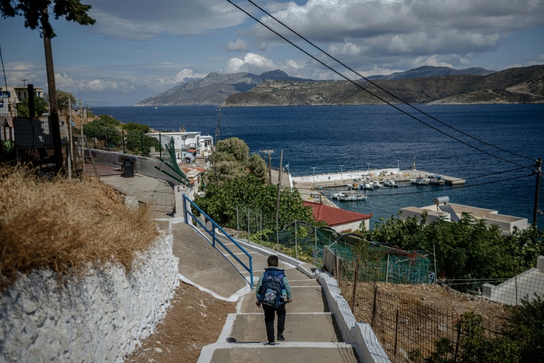 Minas, un des deux élèves de l'école de Thymaina, en Grèce, le 23 septembre 2026