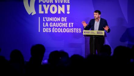 Le maire de Lyon, Grégory Doucet, lors de sa campagne pour sa réélection, en vue des élections municipales de 2026 à Lyon, le 17 janvier 2026