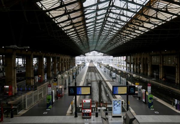 Trafic interrompu à la gare du Nord lors d'une journée de grève contre la réforme des retraites le 31 janvier 2023