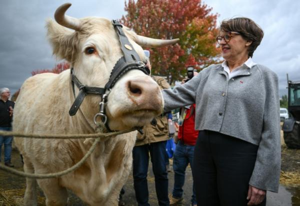 La ministre de l'Agriculture Annie Genevard au Sommet de l'élevage à Cournon-d'Auvergne dans le Puy-de-Dôme le 8 octobre 2026