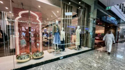 Des boutiques dans un centre commercial à Dubaï, le 16 mars 2026 aux Emirats arabes unis