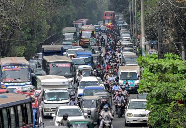 File d'attente devant une station service, le 8 mars 2026 à Dacca 