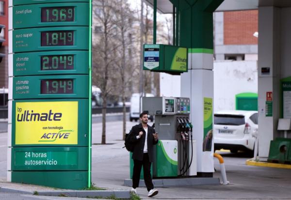 Une station service à Madrid le 20 mars 2026