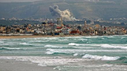 Après un bombardement israélien contre Al Qlailah, dans le sud du Liban, le 16 mai 2026