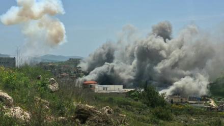 De la fumée s'élève du site où une série de frappes israéliennes a visé la ville de Nabatieh, dans le sud du Liban, le 16 avril 2026