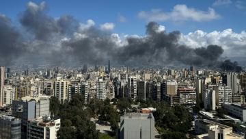 Fumée au-dessus de Beyrouth après une frappe israélienne le 8 avril