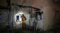 Un bâtiment endommagé par une frappe iranienne à Rosh Haayin, en Israël, le 4 avril 2026