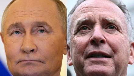 A gauche, le président russe Vladimir Poutine, le 12 novembre 2025 au Kremlin, à Moscou; à droite, l'émissaire américain Steve Witkoff, le 6 mars 2025 à la Maison Blanche, à Washington