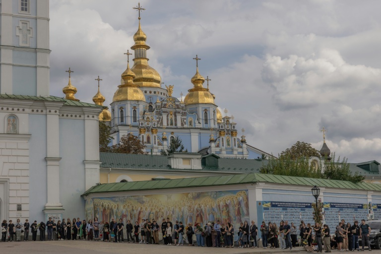 Funérailles d'un soldat ukrainien tombé au combat, le 3 septembre 2026 au monastère Saint-Michel de Kiev, le 3 septembre 2026