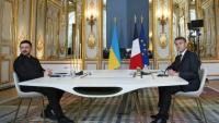 Le président ukrainien Volodymyr Zelensky, à gauche, et le président français Emmanuel Macron, à droite, le 1er décembre 2025, à l'Elysée, à Paris