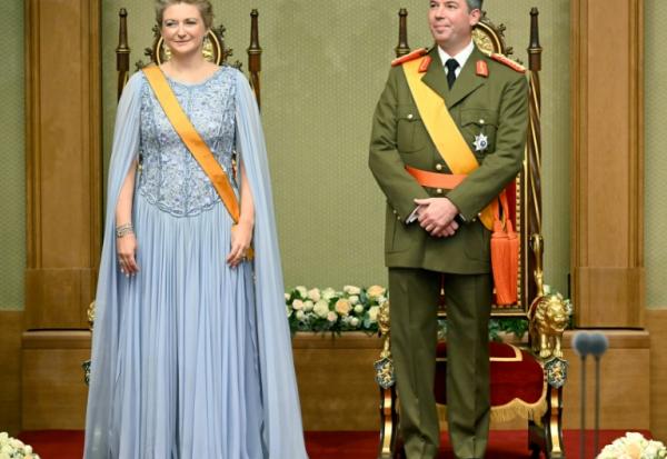 Le nouveau grand-duc du Luxembourg, Guillaume, et son épouse Stéphanie, lors de sa prestation de serment, à Luxembourg, le 3 octobre 2025