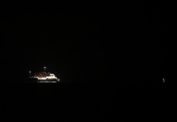 Le navire de croisière MV Hondius près de El Medano, à l'approche des côtes de l'île espagnole de Tenerife aux Canaries, le 10 mai 2026