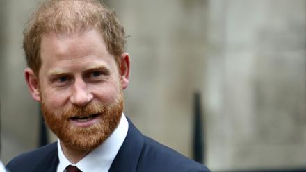 Le prince Harry, duc de Sussex, quitte la Haute Cour britannique au quatrième jour du procès qu'il intente à un important groupe de presse britannique, le 22 janvier 2026 à Londres