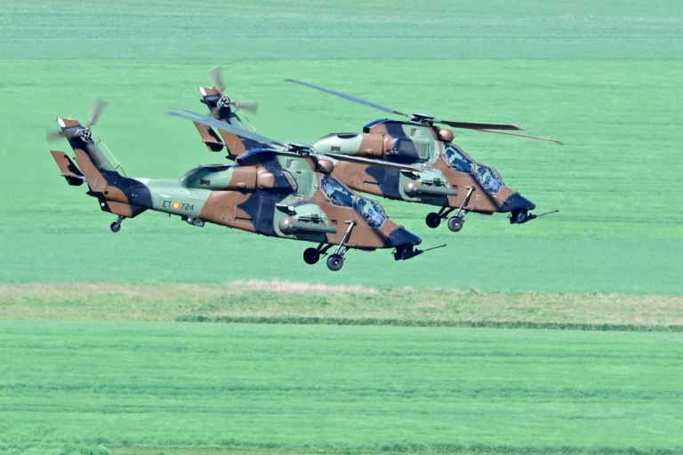 Des hélicoptères d'attaque espagnols Tigre lors d'un exercice militaire à Semoutiers-Montsaon, en Haute-Marne, le 23 avril 2026 