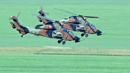 Des hélicoptères d'attaque espagnols Tigre lors d'un exercice militaire à Semoutiers-Montsaon, en Haute-Marne, le 23 avril 2026 
