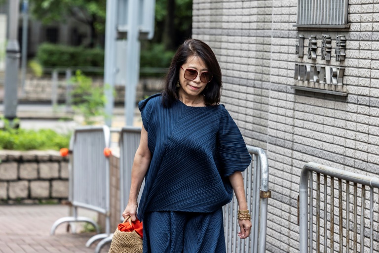 Teresa Lai, la femme de Jimmy Lai, se rendant au procès de son mari, Hong Kong, le 18 août 2025