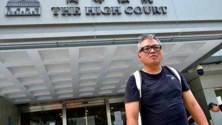Ronson Chan, journaliste et ex-dirigeant du principal syndicat de journalistes de Hong Kong devant le tribunal à Hong Kong le 29 mai 2026