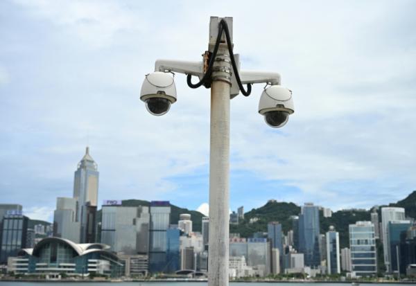 Des caméras de surveillance à Hong Kong, le 20 juin 2025
