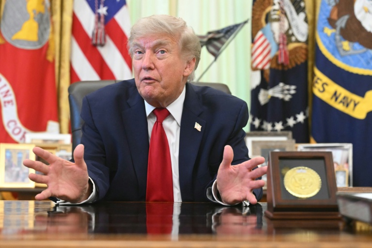 Le président américain Donald Trump parle à la presse dans le Bureau ovale de la Maison Blanche, à Washington, le 29 juin 2026