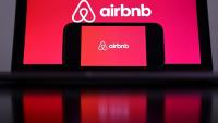 Airbnb se voit désormais en véritable intermédiaire de réservation, empiétant sur le terrain de Booking.com et Expedia