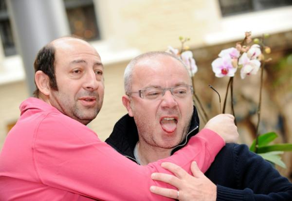 Kad Merad, à gauche, avec à sa droite Olivier Baroux, le 3 mars 2009 à Lille