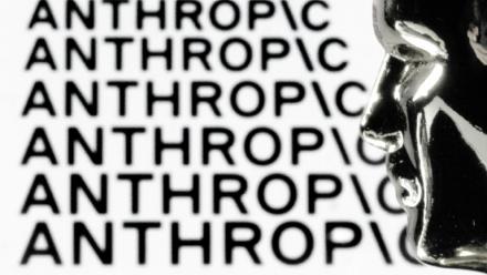 Anthropic, créatrice du modèle d'IA générative Claude, a annoncé lundi une croissance "exponentielle" de ses revenus, multipliés par trois en un trimestre