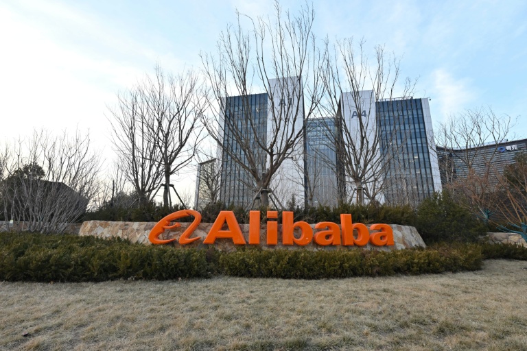 Le titre Alibaba a bondi de plus de 9% à la Bourse de Hong Kong, suite à des déclarations de son directeur général Eddie Wu assurant que l'entreprise allait renforcer ses investissements dans l'IA.