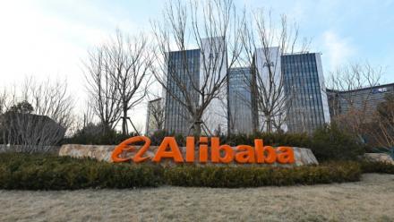 Le titre Alibaba a bondi de plus de 9% à la Bourse de Hong Kong, suite à des déclarations de son directeur général Eddie Wu assurant que l'entreprise allait renforcer ses investissements dans l'IA.