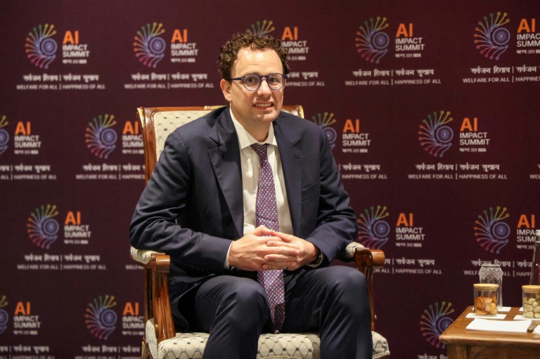 Le directeur général d'Anthropic, Dario Amodei, rencontre le président de la République Emmanuel Macron, le 19 février 2026 à New Delhi