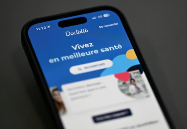 Doctolib lance un programme de recherche scientifique qui utilisera les données personnelles de ses 50 millions d'utilisateurs, censé permettre "d'améliorer les parcours de soins grâce à l'intelligence artificielle"