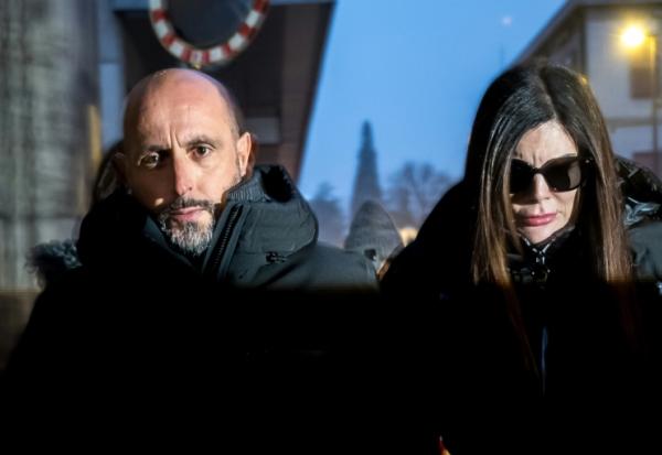 Jacques et Jessica Moretti arrivent pour une audition à Sion, en Suisse, le 9 janvier 2026
