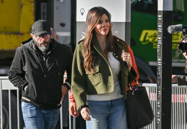 Les propriétaires du bar Le Constellation, Jessica (d) et Jacques Moretti, arrivent pour une audience, le 5 juin 2026 à Sion, dans l'enquête sur l'incendie dévastateur qui a touché leur établissement à Crans-Montana le jour du Nouvel An, en Suisse