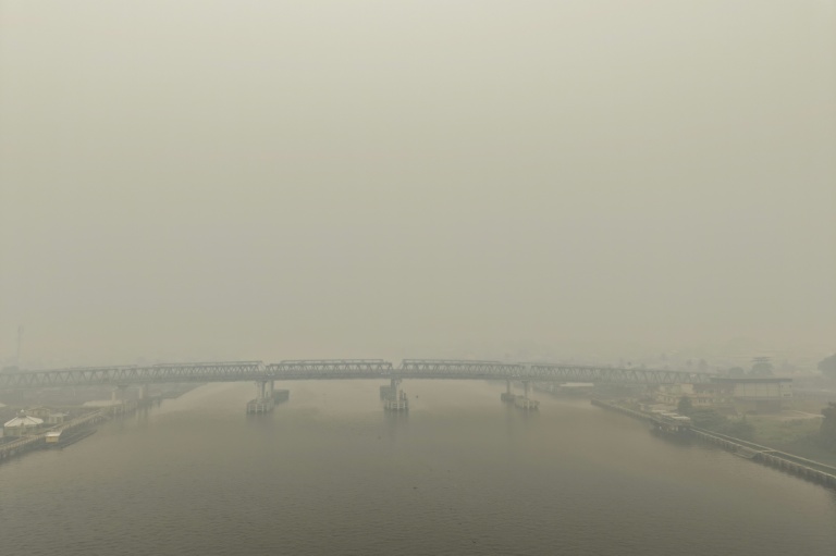 La fumée des incendies de forêt au-dessus de la ville de Pontianka, dans le Kalimantan occidental, le 6 septembre 2026 en Indonésie