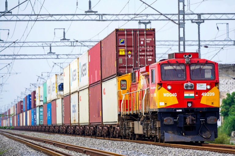 Un train de marchandises, à Ajmer, en Inde, le 26 août 2025
