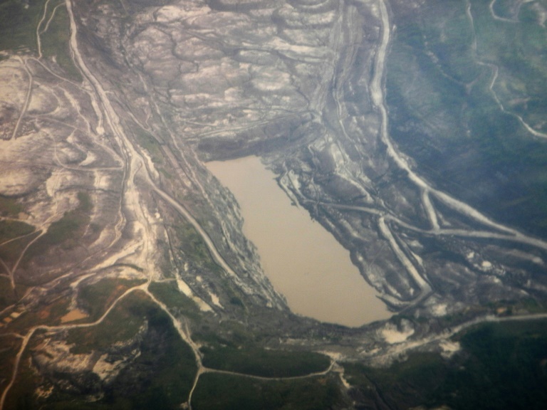 Une mine de charbon à ciel ouvert à Samarinda dans le Kalimantan oriental en Indonésie, le 4 décembre 2013 