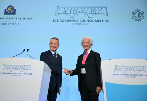 Le gouverneur de la Banque d'Italie Fabio Panetta et la présidente de la BCE Christine Lagarde, lors d'une conférence de presse à l'issue d'une réunion du conseil des gouverneurs de l'institution délocalisée à Florence, le 30 octobre 2025
