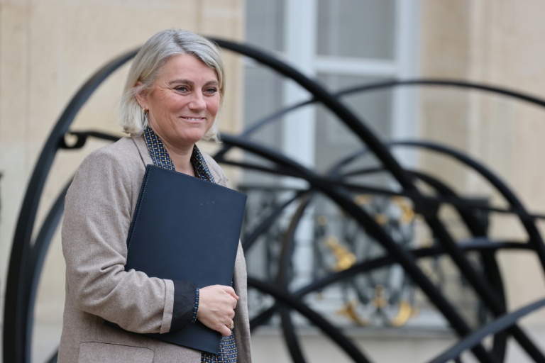 La ministre de la Santé Stéphanie Rist à la sortie de l'Elysée, le 28 janvier 2026 à Paris