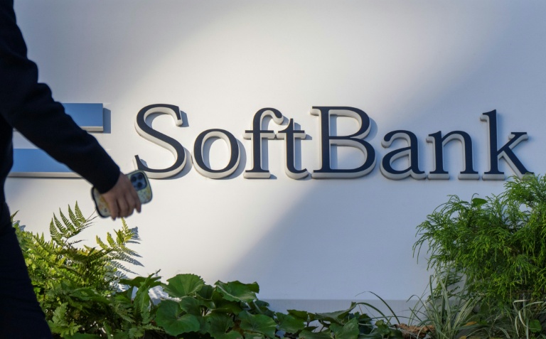 Logo de Softbank, le 21 novembre 2025 au siège du groupe à Tokyo