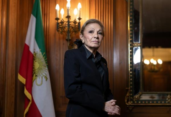 La veuve de l'ex-chah d'Iran, Farah Pahlavi, chez elle à Paris, le 20 janvier 2025