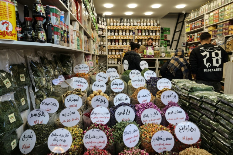 Des clients dans le bazar Tajrish à Téhéran le 29 décembre 2025.

