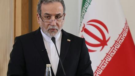 Le ministre iranien des Affaires étrangères Abbas Araghchi, le 18 janvier 2026 à Téhéran